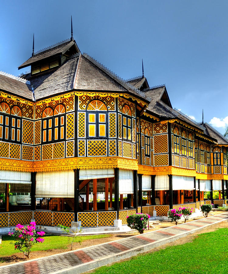 istana-kenangan-charming-wooden-structure-kuala-kangsar